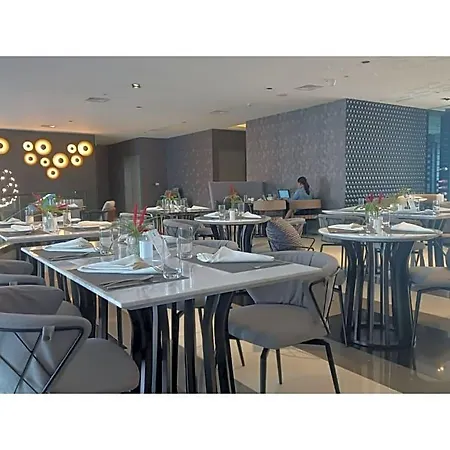 950 Ahm Suites At Acqua