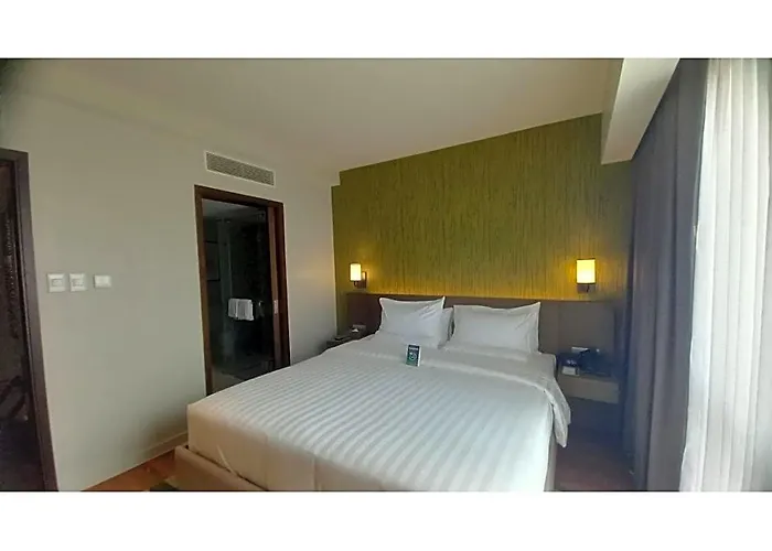 950 Ahm At Acqua Hotel Manila